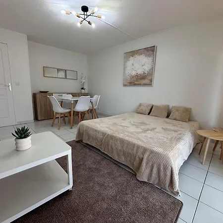 T2 Lumineux 4 Pers, Pisc,plag 2min, Park Priv,wifi 아파트 Saint-Raphaël